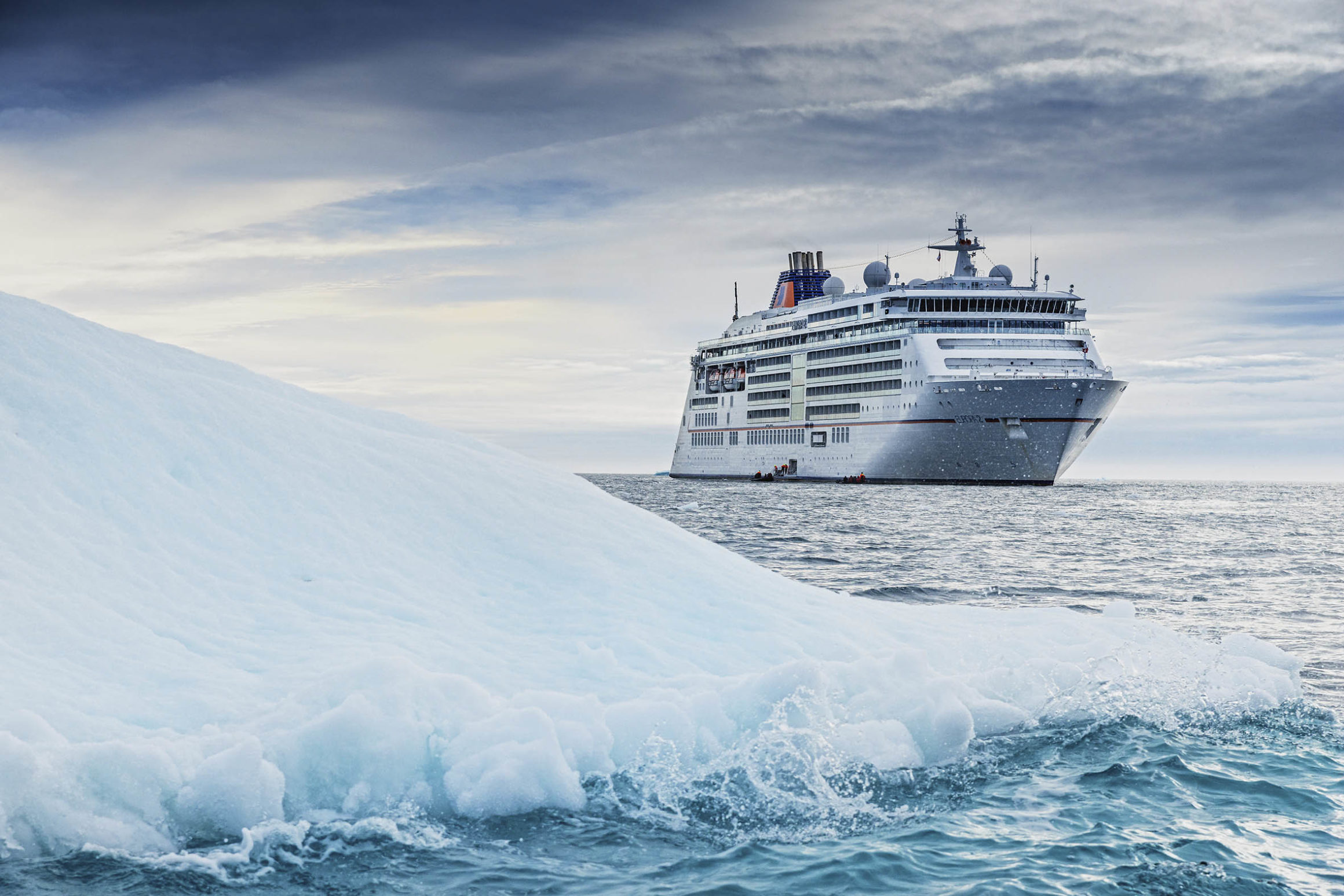 Mit der Europa 2 auf Kreuzfahrt zwischen Island und Grönland Mit der Europa 2 auf Kreuzfahrt zwischen Island und Grönland
