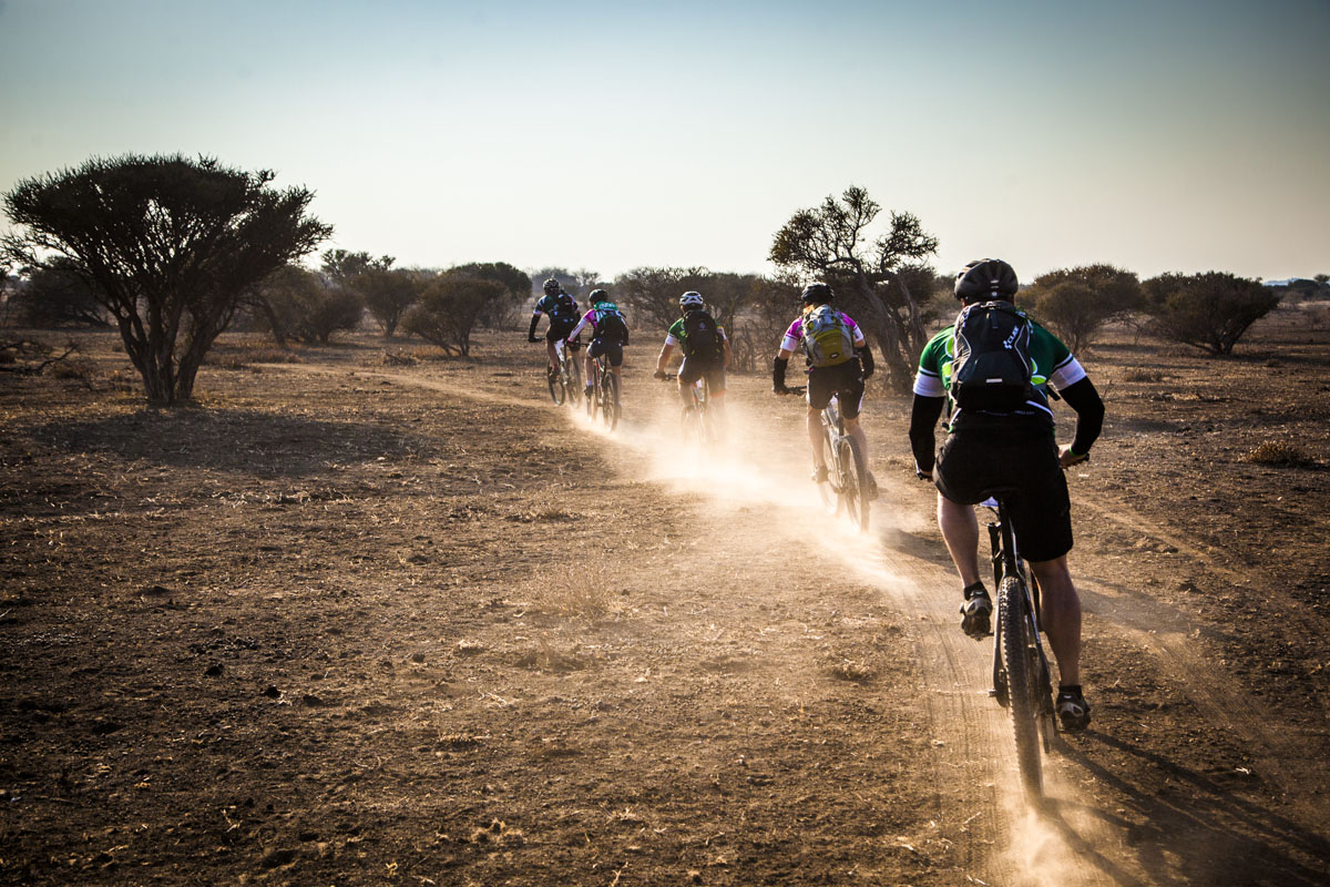 Botswana. Into the wild 16 botswana mountainbike safari tuli savanne