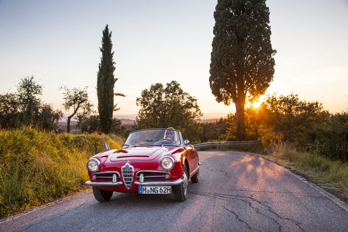 Toskana. Ciao Bella 11 Toskana, Alfa Romeo Giulia, Oldtimer, Crete Senesi