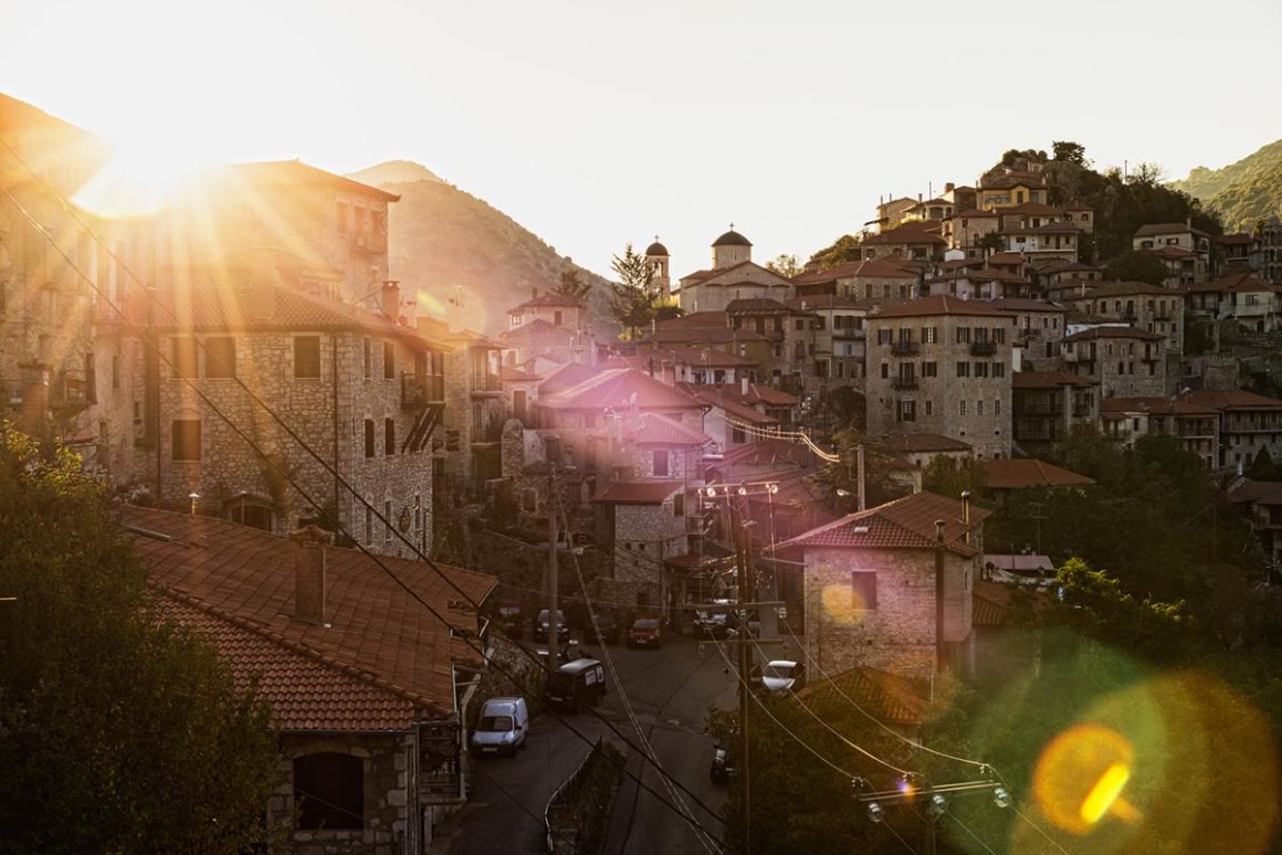 Dorf Dimitsana, Sonnenuntergang, nahe Costa Navarino