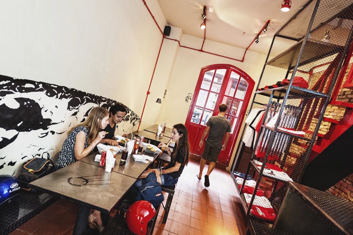 Vientiane. Entspannte Kapitale 17 Sputnik Burger, Imbiss, Vientiane