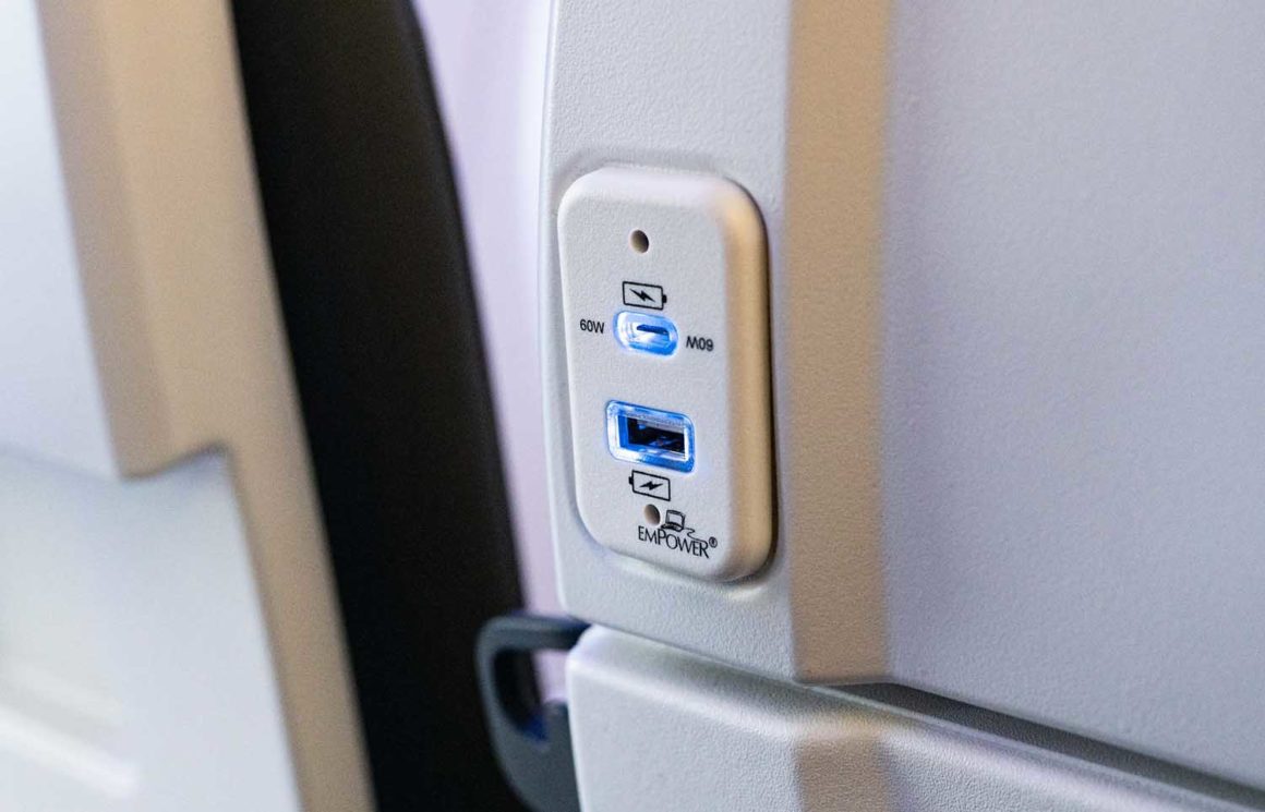 Air France, A 220-300, USB-Ports