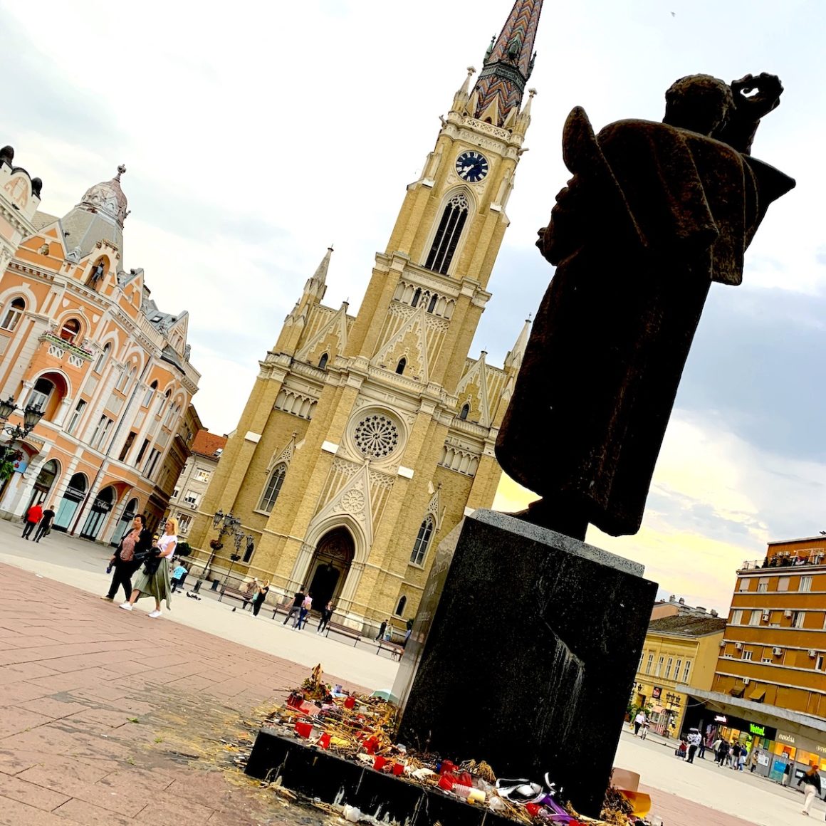 Novi Sad. Jenseits von Belgrad 4 Serbien Vojvodina Novi Sad Novi Sad Freiheitsplatz Kirche Maria Namen