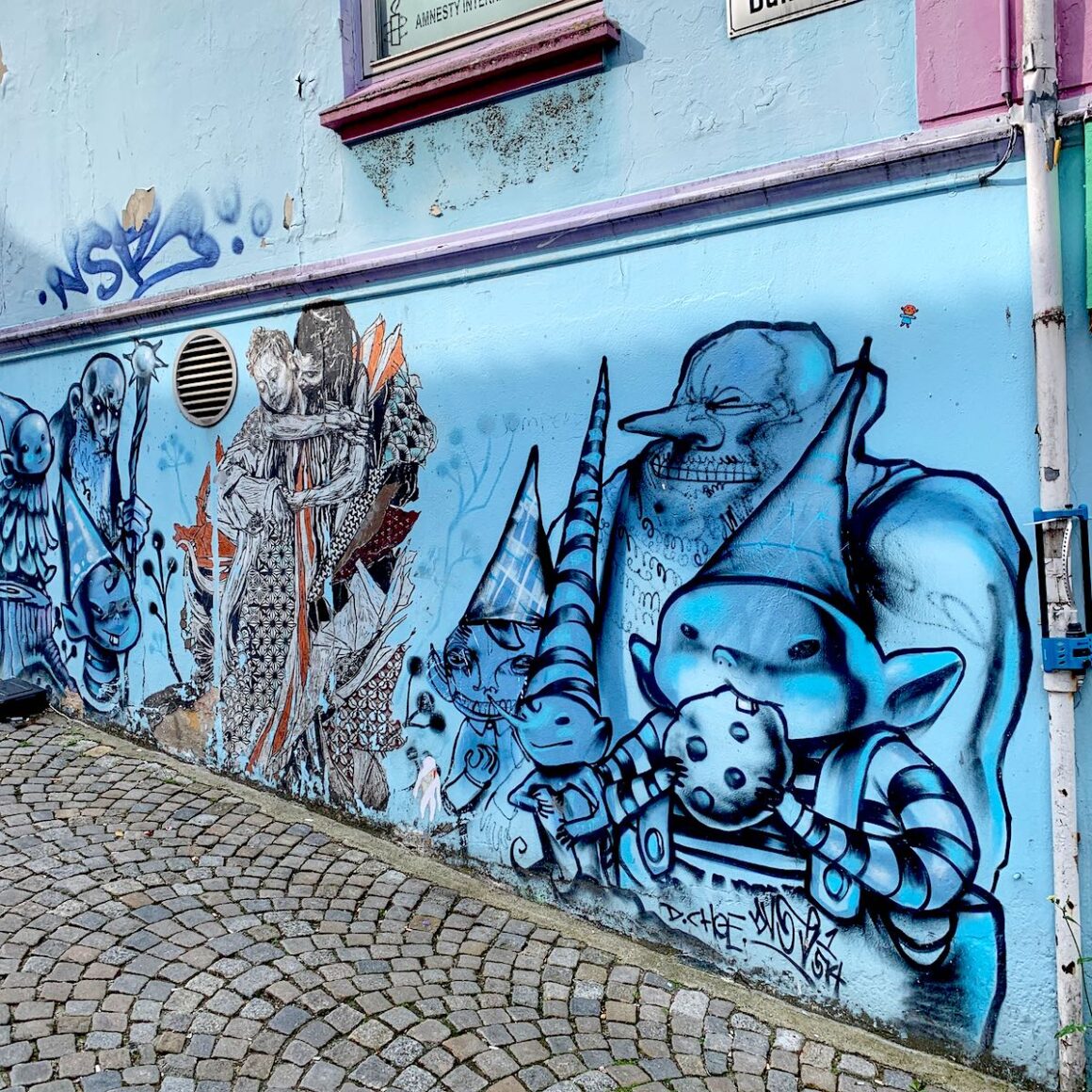 Stavanger Streetart Øvre Holmegate Hausnummer 32 gesprayte „Untitled“ des Kaliforniers David Choe und der New Yorkerin Swoon