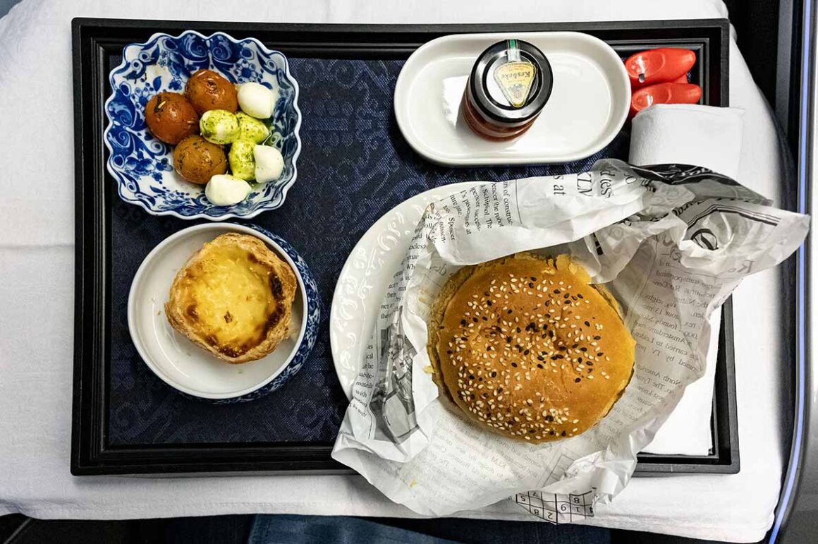 Hamburger, snack, KLM World Business Class, 777-300