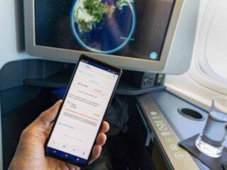 smartphone, wifi connection, KLM World Business Class, 777-300