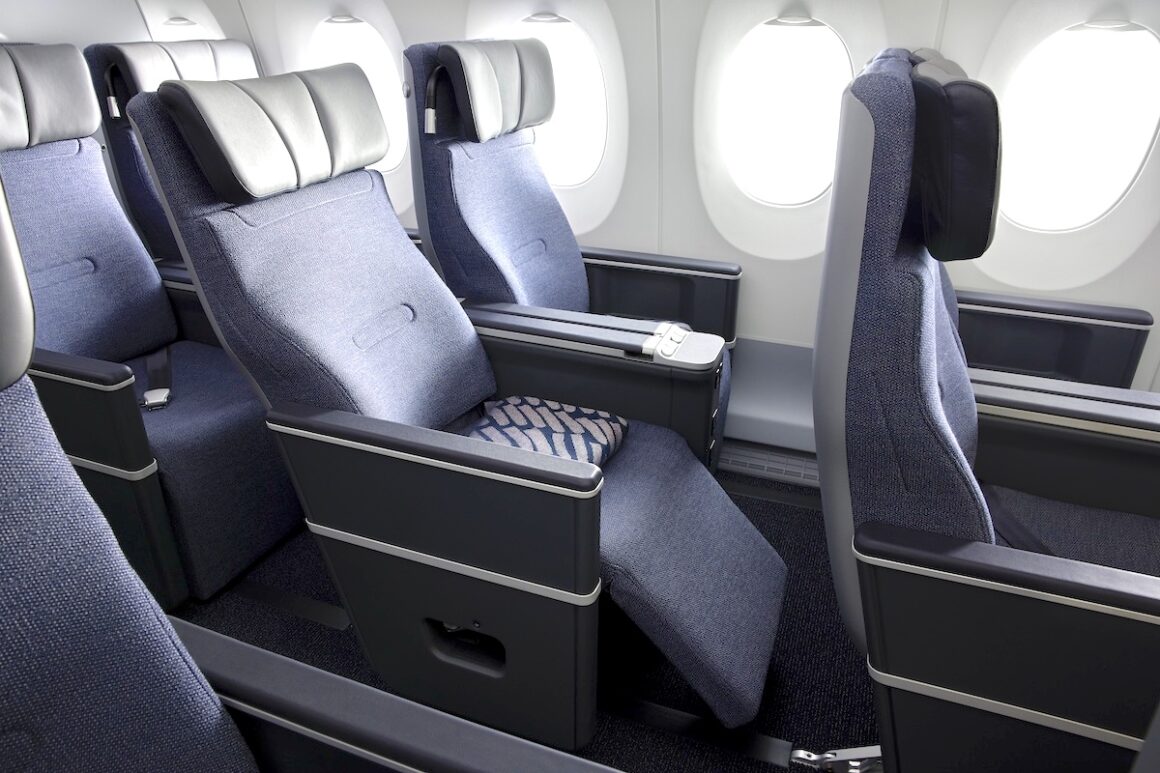 Finnair Premium Economy. Premiere 3 Finnair Premium Economy Class neue Kabine im A 350-900 Recliningwinkel sichtbar