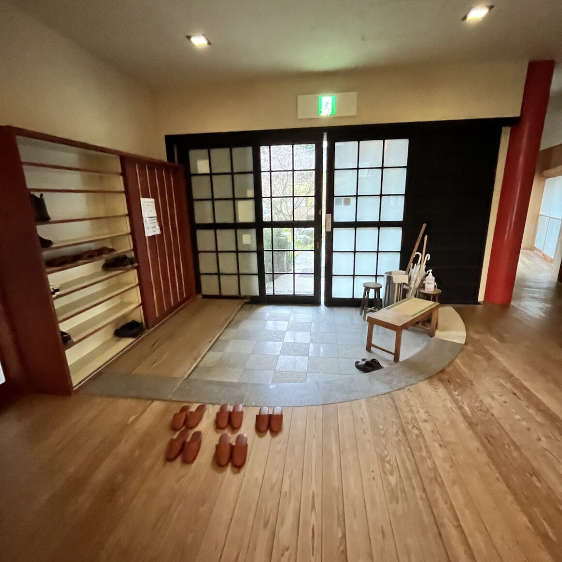 Temple Stay in Japan. Calm Down 3 Senyu ji Tempel Shukubo Pantoffelstation