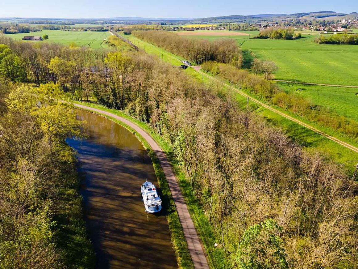 Hausboot, Canal du Centre, Felder, Burgund