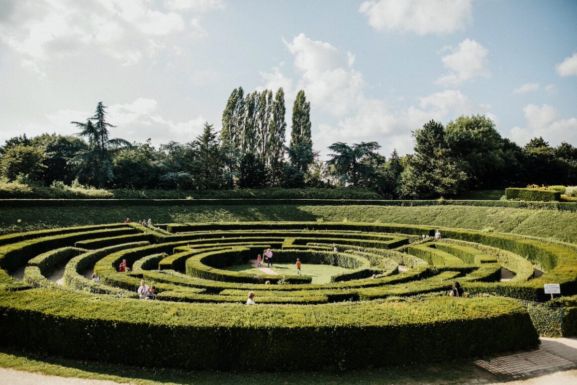 Caen. Aufragende Festung, aufregende Landschaft 8 Caen, Normandie, Frankreich, Park