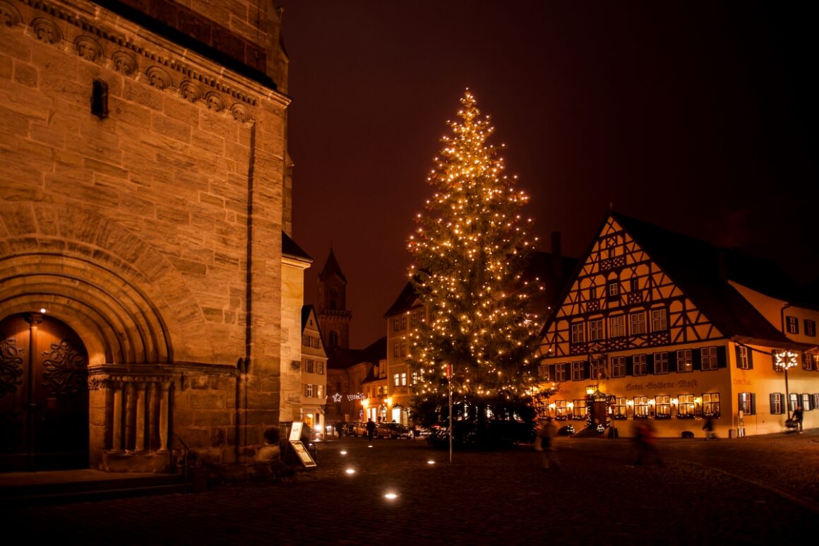 The 10 Most Beautiful Christmas Markets in Bavaria 9 Bavaria's most beautiful Christmas markets dinkelsbühl franconia