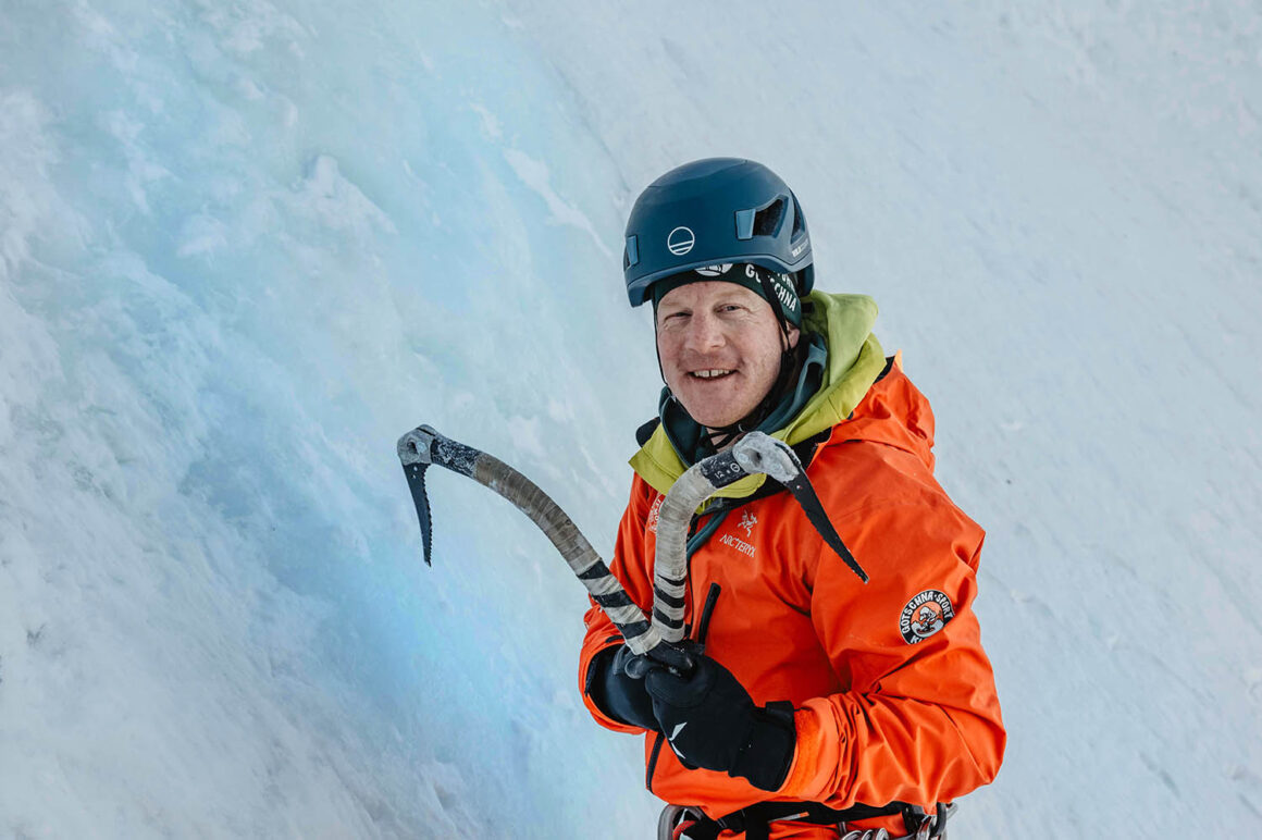 Bergführer Silvan Stadler, Eisfälle, Eisklettern, Winter, Sertigtal, Davos