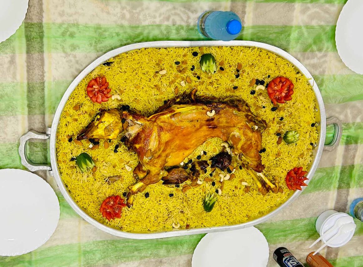 Salalah. Arabia Felix im Nieselregen 19 Mahlzeit, Lamm, Reis, Mbeth, Salalah, Oman