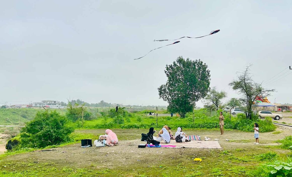 Salalah. Arabia Felix im Nieselregen 13 Picknick, Frauen, Khareef, Salalah, Oman