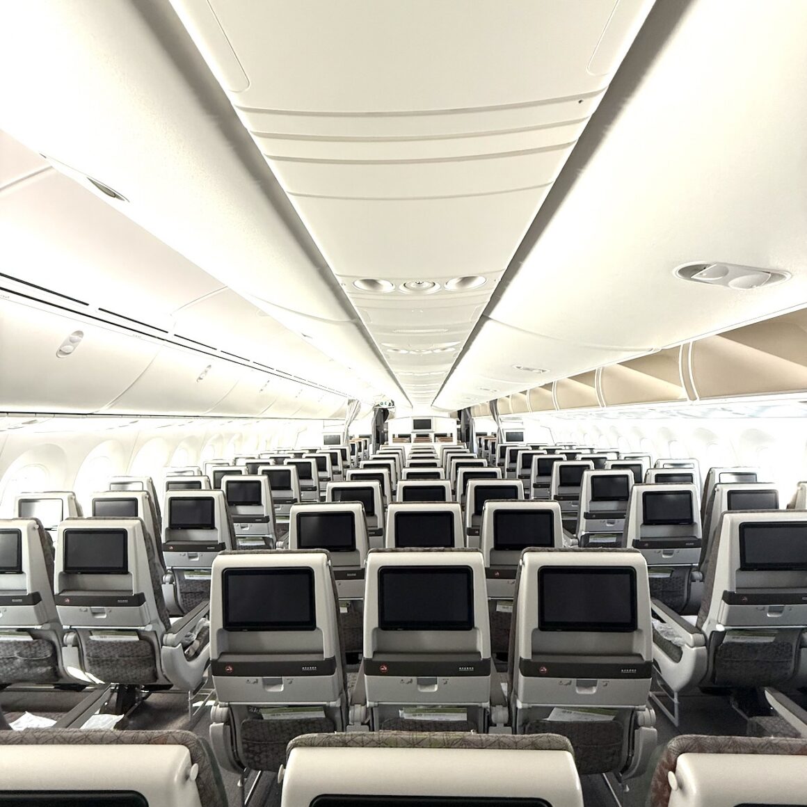 EVA Air. Complete Review 8 EVA Air Premium Economy © Peter Pfaender