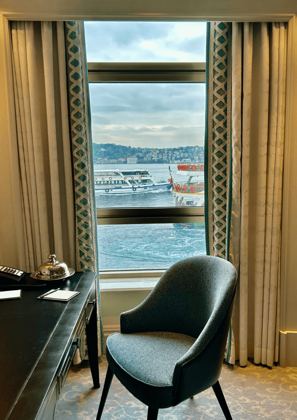 Shangri-La Istanbul. Fenster zum Bosporus 9 Istanbul, Fluss, Fenster, Hotel
