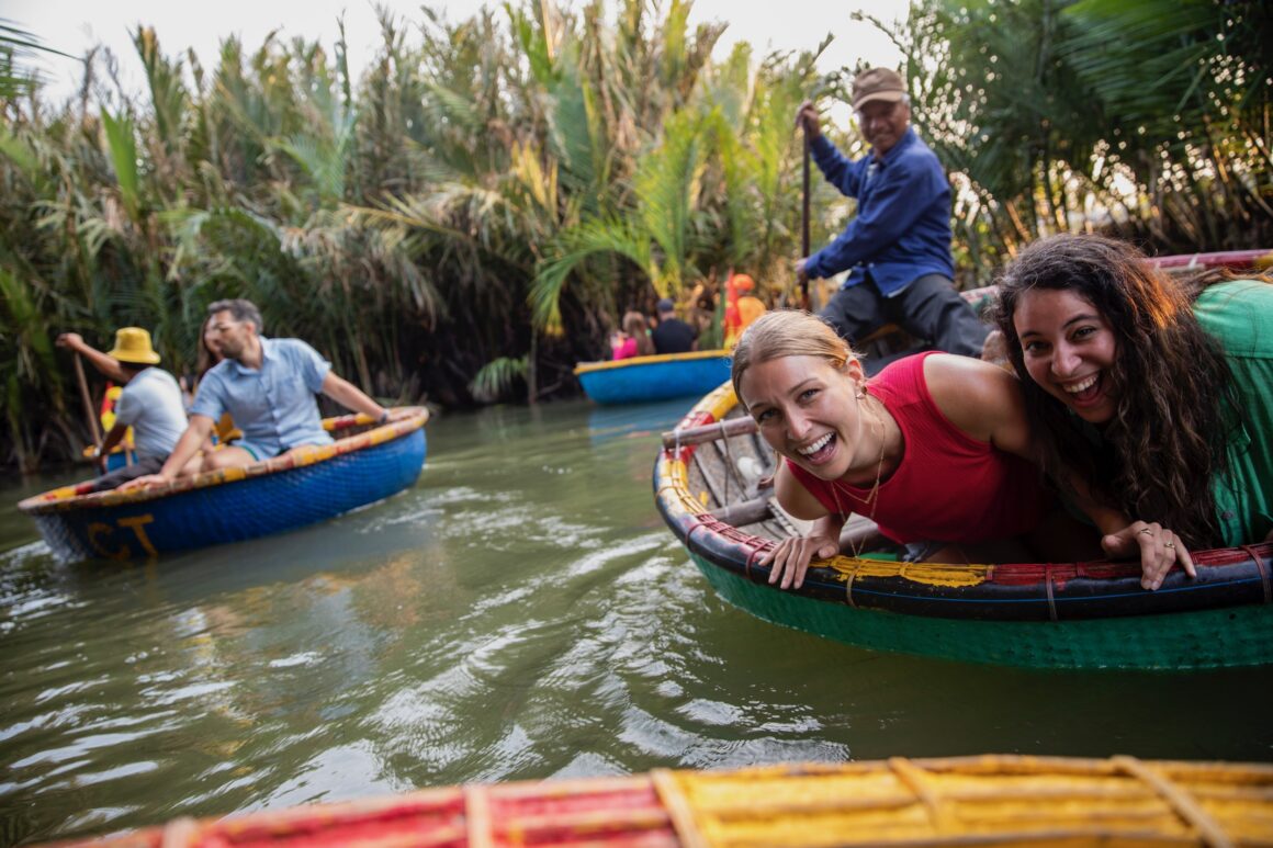 G Adventures. Kleine Gruppen, große Abenteuer 1 G Adventures, Vietnam, Hoi An